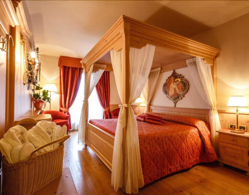 Beverly Alps Hotel & Spa Pinzolo Exterior foto