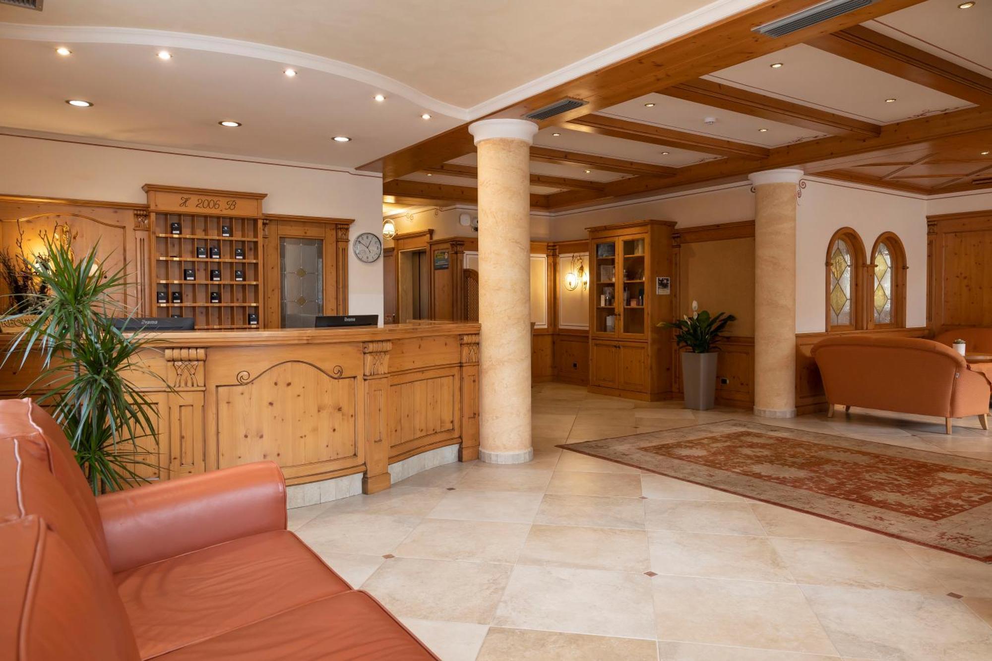 Beverly Alps Hotel & Spa Pinzolo Exterior foto