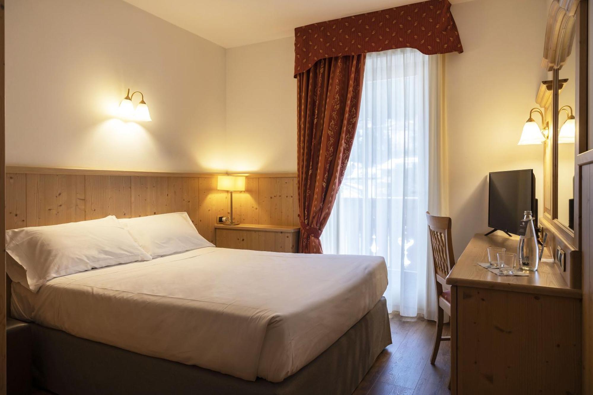 Beverly Alps Hotel & Spa Pinzolo Zimmer foto