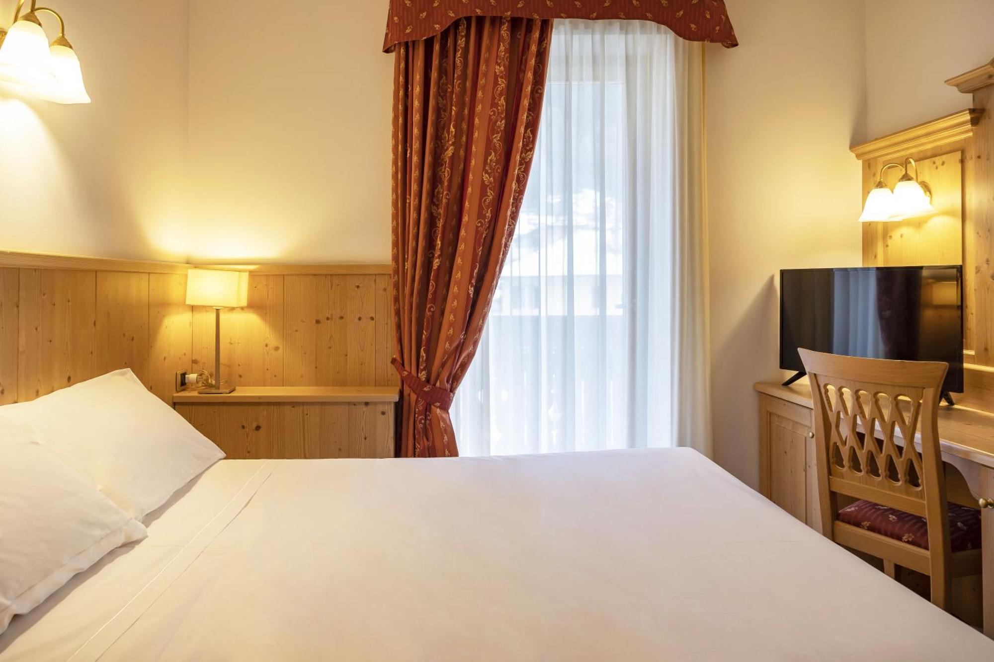 Beverly Alps Hotel & Spa Pinzolo Zimmer foto