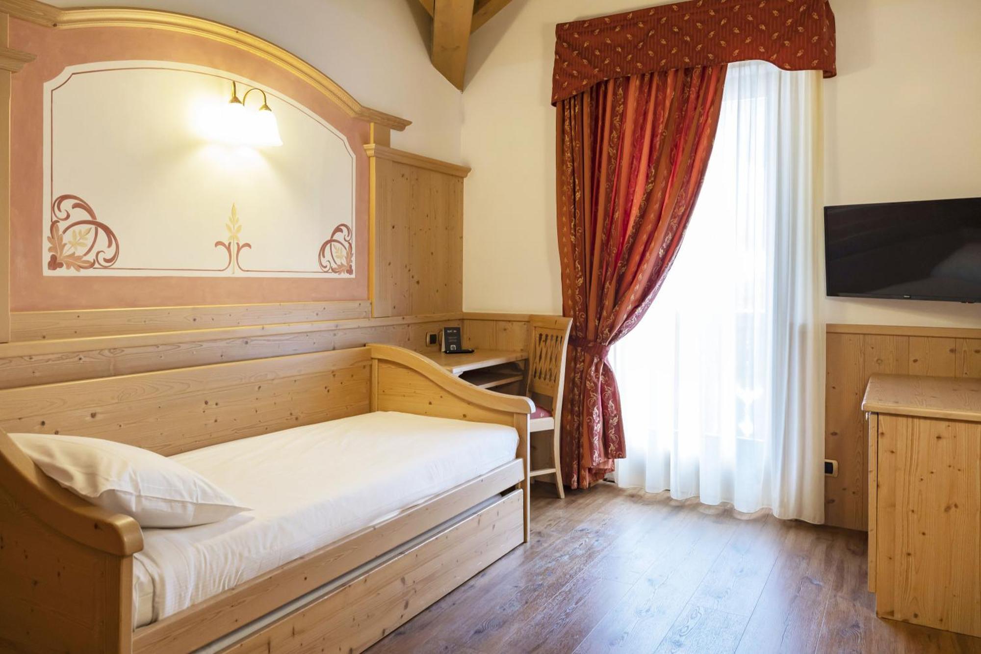 Beverly Alps Hotel & Spa Pinzolo Zimmer foto